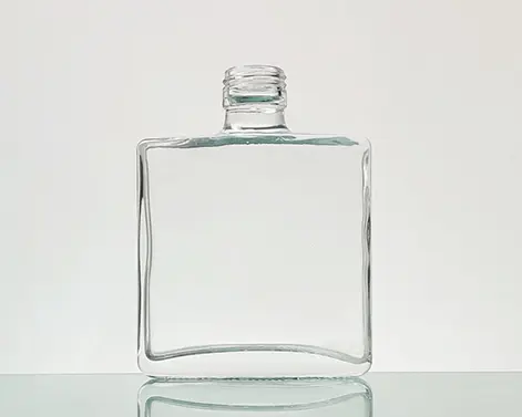Garrafa de rum de pescoço curto extra branco retangular 150ml