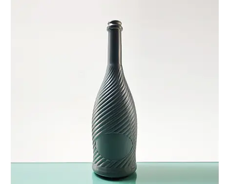 Garrafa de vinho de cor escura com design especial 750ml